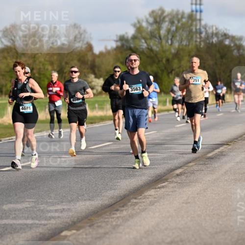 12.04.2026 - 45. Internationalen Wilhelmsburger Insellauf Dr. Thomas Lammeyer http://msf.ph/oto/9433641 12.04.2026 09:18:50 Laufen 2018, 3493, 4681, 4040, 3563, 251, 5347 meine-sportfotos.de
