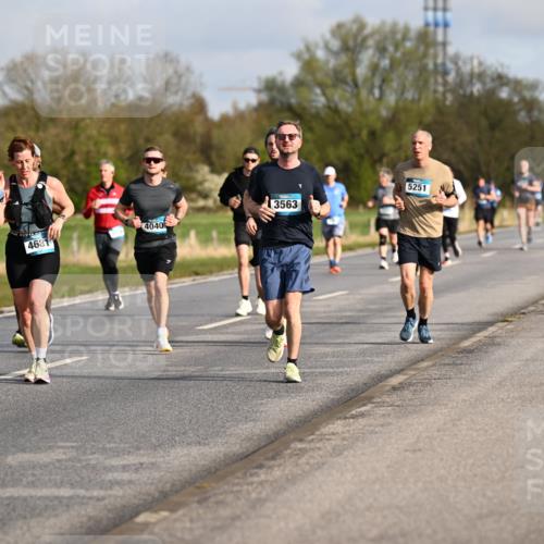 12.04.2026 - 45. Internationalen Wilhelmsburger Insellauf Dr. Thomas Lammeyer http://msf.ph/oto/9433643 12.04.2026 09:18:50 Laufen 15, 4681, 4040, 3563, 3493, 5251, 5347 meine-sportfotos.de