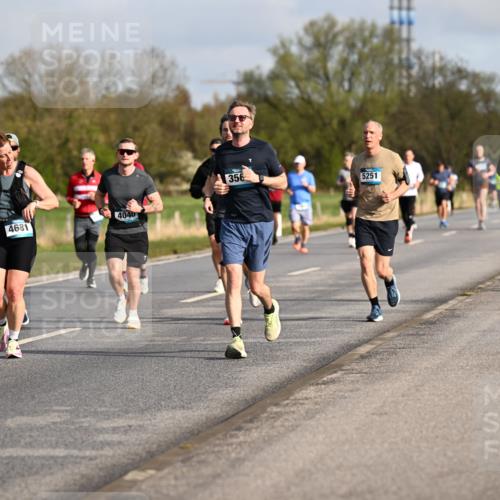 12.04.2026 - 45. Internationalen Wilhelmsburger Insellauf Dr. Thomas Lammeyer http://msf.ph/oto/9433645 12.04.2026 09:18:50 Laufen 3, 4681, 4040, 356, 5251, 5347 meine-sportfotos.de