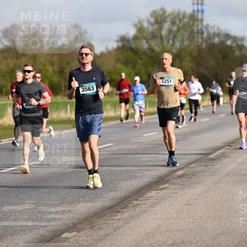 12.04.2026 - 45. Internationalen Wilhelmsburger Insellauf Dr. Thomas Lammeyer http://msf.ph/oto/9433650 12.04.2026 09:18:51 Laufen 40, 4681, 3563, 5251, 5347 meine-sportfotos.de