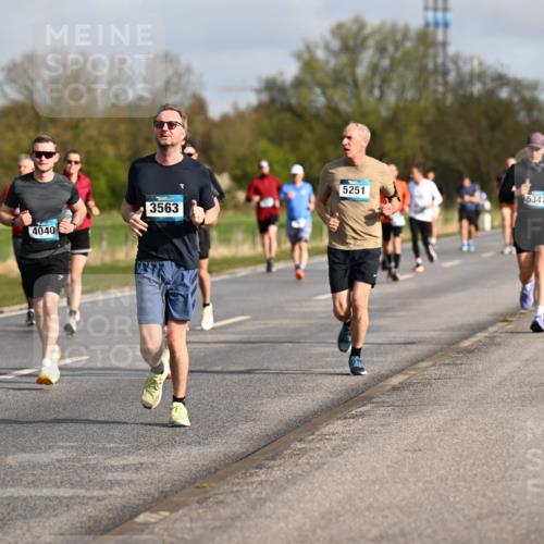 12.04.2026 - 45. Internationalen Wilhelmsburger Insellauf Dr. Thomas Lammeyer http://msf.ph/oto/9433652 12.04.2026 09:18:51 Laufen 5251, 3563, 5347, 4040, 4681 meine-sportfotos.de