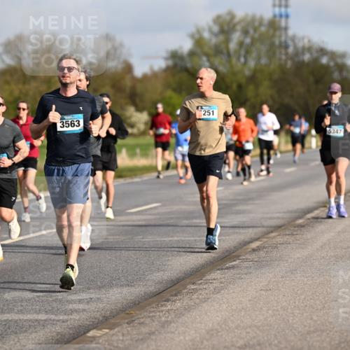 12.04.2026 - 45. Internationalen Wilhelmsburger Insellauf Dr. Thomas Lammeyer http://msf.ph/oto/9433656 12.04.2026 09:18:52 Laufen 404, 3563, 251, 5347 meine-sportfotos.de