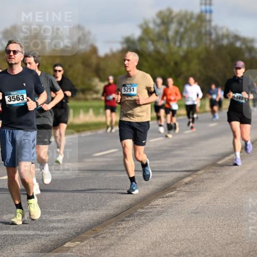 12.04.2026 - 45. Internationalen Wilhelmsburger Insellauf Dr. Thomas Lammeyer http://msf.ph/oto/9433658 12.04.2026 09:18:52 Laufen 4040, 3563, 5251 meine-sportfotos.de