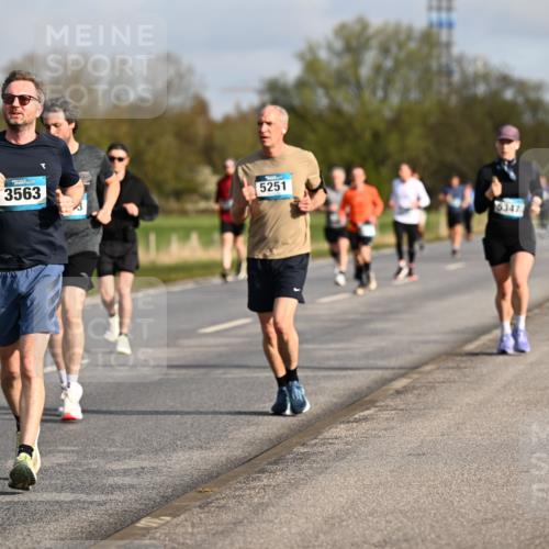 12.04.2026 - 45. Internationalen Wilhelmsburger Insellauf Dr. Thomas Lammeyer http://msf.ph/oto/9433659 12.04.2026 09:18:52 Laufen 40, 3563, 5251, 6347 meine-sportfotos.de