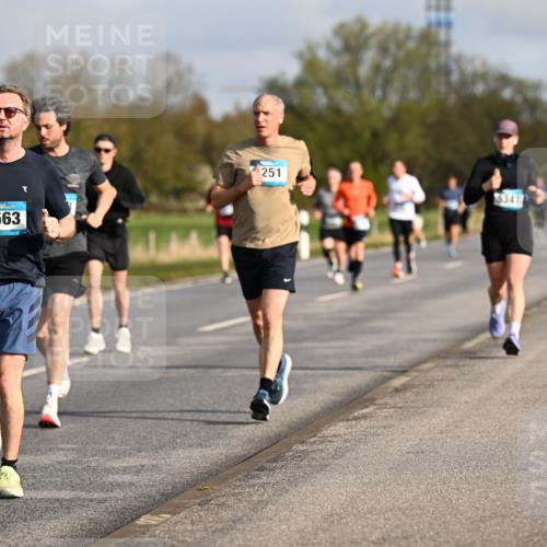 12.04.2026 - 45. Internationalen Wilhelmsburger Insellauf Dr. Thomas Lammeyer http://msf.ph/oto/9433660 12.04.2026 09:18:53 Laufen 4040, 3563, 251, 16347 meine-sportfotos.de