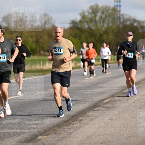 12.04.2026 - 45. Internationalen Wilhelmsburger Insellauf Dr. Thomas Lammeyer http://msf.ph/oto/9433661 12.04.2026 09:18:53 Laufen 3563, 5251, 4013, 5347 meine-sportfotos.de
