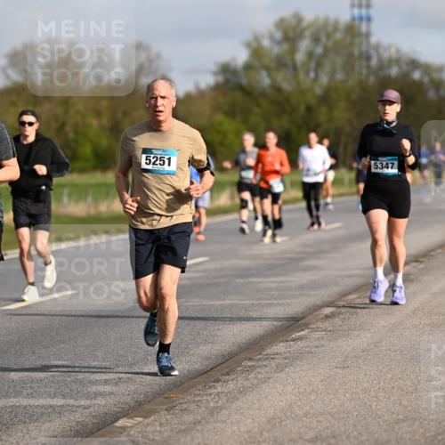 12.04.2026 - 45. Internationalen Wilhelmsburger Insellauf Dr. Thomas Lammeyer http://msf.ph/oto/9433664 12.04.2026 09:18:54 Laufen 5251, 5347, 013 meine-sportfotos.de