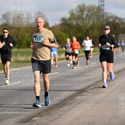 12.04.2026 - 45. Internationalen Wilhelmsburger Insellauf Dr. Thomas Lammeyer http://msf.ph/oto/9433665 12.04.2026 09:18:54 Laufen 1013, 5251, 5347 meine-sportfotos.de
