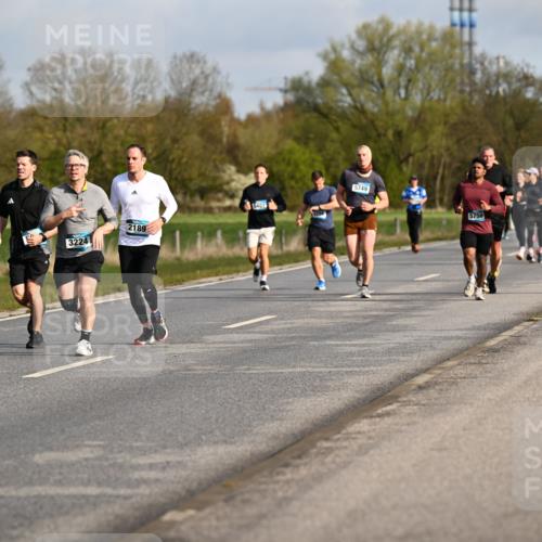 12.04.2026 - 45. Internationalen Wilhelmsburger Insellauf Dr. Thomas Lammeyer http://msf.ph/oto/9433708 12.04.2026 09:19:01 Laufen 5606, 3224, 2189, 5749, 5756 meine-sportfotos.de