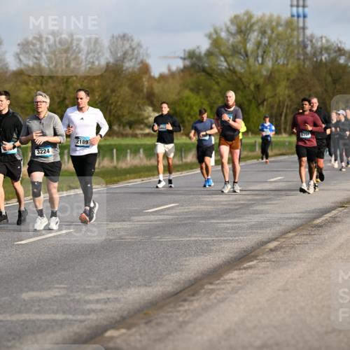 12.04.2026 - 45. Internationalen Wilhelmsburger Insellauf Dr. Thomas Lammeyer http://msf.ph/oto/9433709 12.04.2026 09:19:01 Laufen 5606, 3224, 2189, 5402, 5756 meine-sportfotos.de