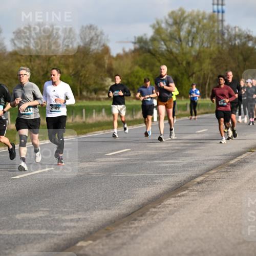 12.04.2026 - 45. Internationalen Wilhelmsburger Insellauf Dr. Thomas Lammeyer http://msf.ph/oto/9433710 12.04.2026 09:19:01 Laufen 569, 224, 2189, 06, 579 meine-sportfotos.de