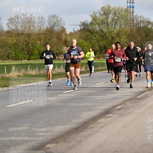 12.04.2026 - 45. Internationalen Wilhelmsburger Insellauf Dr. Thomas Lammeyer http://msf.ph/oto/9433721 12.04.2026 09:19:03 Laufen 3224, 5407, 52, 5749, 3174, 5756 meine-sportfotos.de