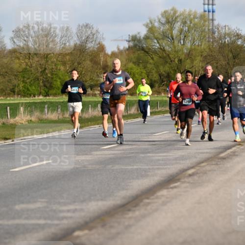 12.04.2026 - 45. Internationalen Wilhelmsburger Insellauf Dr. Thomas Lammeyer http://msf.ph/oto/9433722 12.04.2026 09:19:03 Laufen 224, 5407, 5286, 49, 3174, 5756 meine-sportfotos.de