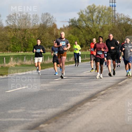 12.04.2026 - 45. Internationalen Wilhelmsburger Insellauf Dr. Thomas Lammeyer http://msf.ph/oto/9433723 12.04.2026 09:19:03 Laufen 5407, 5286, 5749, 190, 5756, 5751 meine-sportfotos.de