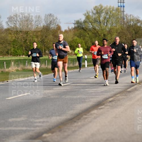 12.04.2026 - 45. Internationalen Wilhelmsburger Insellauf Dr. Thomas Lammeyer http://msf.ph/oto/9433726 12.04.2026 09:19:03 Laufen 5407, 5286, 174, 2190, 5756, 38 meine-sportfotos.de