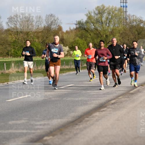 12.04.2026 - 45. Internationalen Wilhelmsburger Insellauf Dr. Thomas Lammeyer http://msf.ph/oto/9433729 12.04.2026 09:19:04 Laufen 5, 5749, 3174, 2190, 575 meine-sportfotos.de