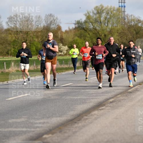 12.04.2026 - 45. Internationalen Wilhelmsburger Insellauf Dr. Thomas Lammeyer http://msf.ph/oto/9433731 12.04.2026 09:19:04 Laufen 52, 3174, 2190, 5756 meine-sportfotos.de