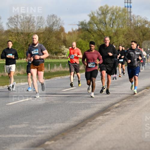 12.04.2026 - 45. Internationalen Wilhelmsburger Insellauf Dr. Thomas Lammeyer http://msf.ph/oto/9433737 12.04.2026 09:19:05 Laufen 5749, 190, 5756, 3553 meine-sportfotos.de