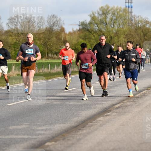 12.04.2026 - 45. Internationalen Wilhelmsburger Insellauf Dr. Thomas Lammeyer http://msf.ph/oto/9433740 12.04.2026 09:19:06 Laufen 5749, 540, 2190, 5756 meine-sportfotos.de