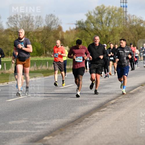 12.04.2026 - 45. Internationalen Wilhelmsburger Insellauf Dr. Thomas Lammeyer http://msf.ph/oto/9433742 12.04.2026 09:19:06 Laufen 5407, 19, 2190, 5756 meine-sportfotos.de