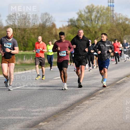 12.04.2026 - 45. Internationalen Wilhelmsburger Insellauf Dr. Thomas Lammeyer http://msf.ph/oto/9433745 12.04.2026 09:19:06 Laufen 540, 5749, 190, 5756, 2026 meine-sportfotos.de
