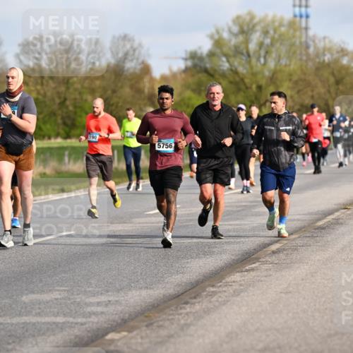 12.04.2026 - 45. Internationalen Wilhelmsburger Insellauf Dr. Thomas Lammeyer http://msf.ph/oto/9433746 12.04.2026 09:19:07 Laufen 5407, 190, 5756, 2026 meine-sportfotos.de