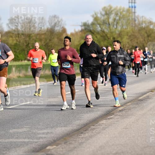 12.04.2026 - 45. Internationalen Wilhelmsburger Insellauf Dr. Thomas Lammeyer http://msf.ph/oto/9433748 12.04.2026 09:19:07 Laufen 5407, 5749, 2190, 5756, 32026 meine-sportfotos.de