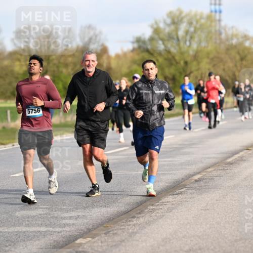 12.04.2026 - 45. Internationalen Wilhelmsburger Insellauf Dr. Thomas Lammeyer http://msf.ph/oto/9433758 12.04.2026 09:19:08 Laufen 2190, 5756, 2026 meine-sportfotos.de