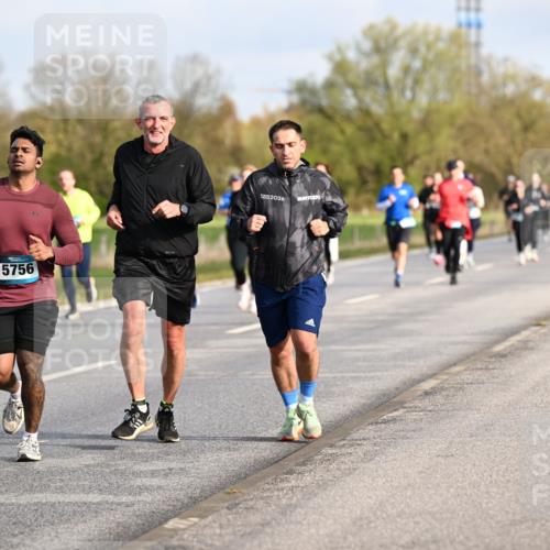 12.04.2026 - 45. Internationalen Wilhelmsburger Insellauf Dr. Thomas Lammeyer http://msf.ph/oto/9433761 12.04.2026 09:19:09 Laufen 2190, 5756, 2026 meine-sportfotos.de