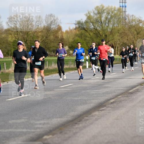 12.04.2026 - 45. Internationalen Wilhelmsburger Insellauf Dr. Thomas Lammeyer http://msf.ph/oto/9433778 12.04.2026 09:19:12 Laufen 3553, 2854, 4297, 2375, 3408, 5751 meine-sportfotos.de