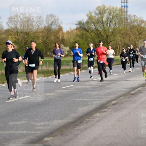 12.04.2026 - 45. Internationalen Wilhelmsburger Insellauf Dr. Thomas Lammeyer http://msf.ph/oto/9433781 12.04.2026 09:19:12 Laufen 3553, 2384, 2854, 4297, 2375, 3848, 5751 meine-sportfotos.de