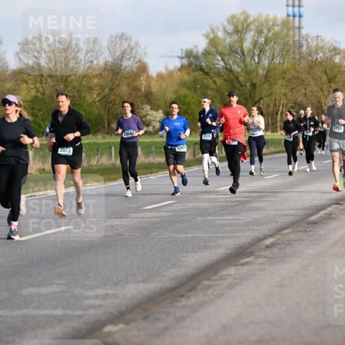 12.04.2026 - 45. Internationalen Wilhelmsburger Insellauf Dr. Thomas Lammeyer http://msf.ph/oto/9433783 12.04.2026 09:19:12 Laufen 3553, 2854, 4297 meine-sportfotos.de