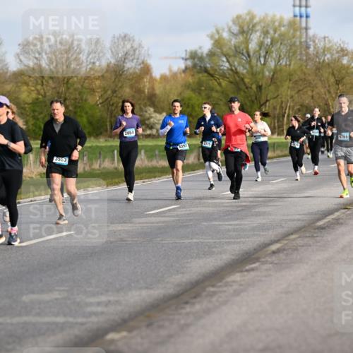 12.04.2026 - 45. Internationalen Wilhelmsburger Insellauf Dr. Thomas Lammeyer http://msf.ph/oto/9433784 12.04.2026 09:19:13 Laufen 84, 3553, 2854, 4297, 2375, 1, 3416, 5751 meine-sportfotos.de