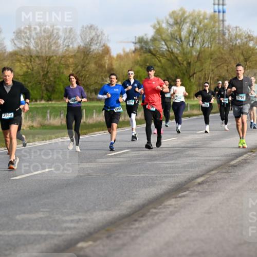12.04.2026 - 45. Internationalen Wilhelmsburger Insellauf Dr. Thomas Lammeyer http://msf.ph/oto/9433788 12.04.2026 09:19:13 Laufen 3553, 285, 4297, 2375, 87, 3408, 3848, 3416, 5751 meine-sportfotos.de