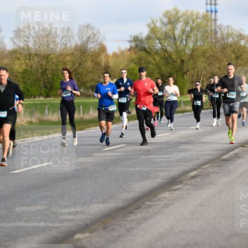 12.04.2026 - 45. Internationalen Wilhelmsburger Insellauf Dr. Thomas Lammeyer http://msf.ph/oto/9433789 12.04.2026 09:19:14 Laufen 3553, 2854, 4297, 2375, 87, 3416, 3848, 5751 meine-sportfotos.de
