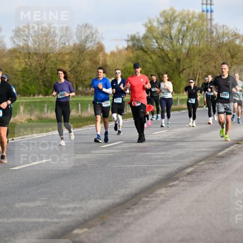 12.04.2026 - 45. Internationalen Wilhelmsburger Insellauf Dr. Thomas Lammeyer http://msf.ph/oto/9433790 12.04.2026 09:19:14 Laufen 3553, 2854, 4297, 2375, 3408, 5751 meine-sportfotos.de