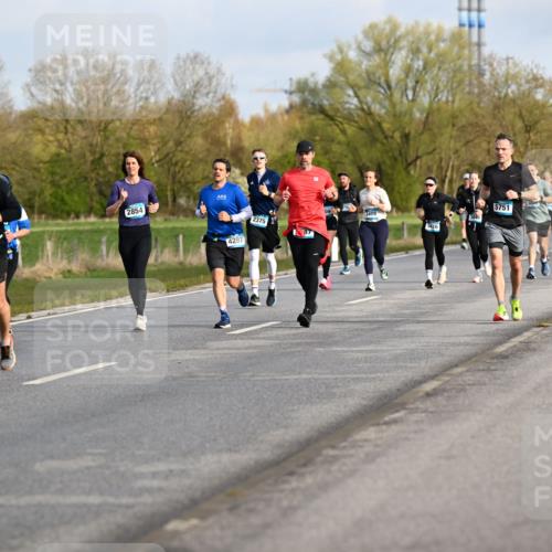 12.04.2026 - 45. Internationalen Wilhelmsburger Insellauf Dr. Thomas Lammeyer http://msf.ph/oto/9433791 12.04.2026 09:19:14 Laufen 3553, 2854, 2375, 87, 4297, 3408, 3416, 5751 meine-sportfotos.de