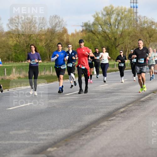 12.04.2026 - 45. Internationalen Wilhelmsburger Insellauf Dr. Thomas Lammeyer http://msf.ph/oto/9433793 12.04.2026 09:19:14 Laufen 3553, 2854, 4297, 2375, 81, 3408, 3416, 3845, 5751 meine-sportfotos.de