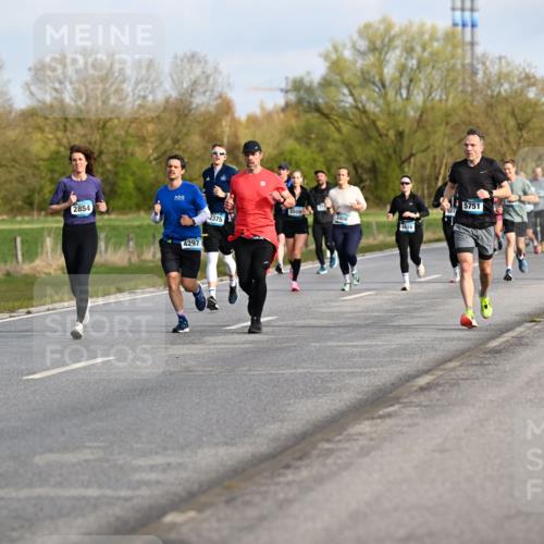 12.04.2026 - 45. Internationalen Wilhelmsburger Insellauf Dr. Thomas Lammeyer http://msf.ph/oto/9433797 12.04.2026 09:19:15 Laufen 3553, 450, 2854, 4297, 3509, 3408, 2375, 3416, 5751 meine-sportfotos.de