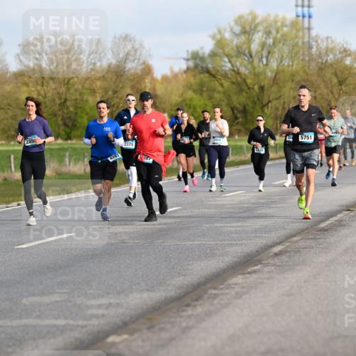 12.04.2026 - 45. Internationalen Wilhelmsburger Insellauf Dr. Thomas Lammeyer http://msf.ph/oto/9433800 12.04.2026 09:19:15 Laufen 456, 285, 4297, 2375, 387, 3408, 3416, 849, 5751 meine-sportfotos.de