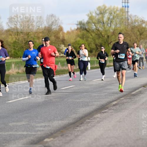 12.04.2026 - 45. Internationalen Wilhelmsburger Insellauf Dr. Thomas Lammeyer http://msf.ph/oto/9433803 12.04.2026 09:19:16 Laufen 2854, 4297, 23, 87, 3408, 5751 meine-sportfotos.de