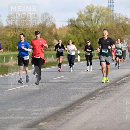 12.04.2026 - 45. Internationalen Wilhelmsburger Insellauf Dr. Thomas Lammeyer http://msf.ph/oto/9433805 12.04.2026 09:19:16 Laufen 2854, 4297, 350, 3408, 5751, 3849 meine-sportfotos.de