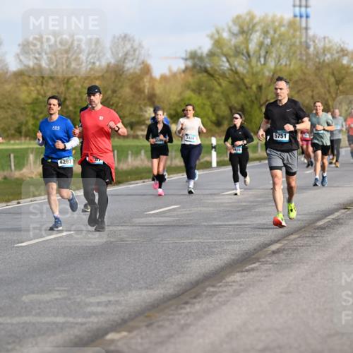 12.04.2026 - 45. Internationalen Wilhelmsburger Insellauf Dr. Thomas Lammeyer http://msf.ph/oto/9433806 12.04.2026 09:19:16 Laufen 285, 4297, 2986, 5751, 3408 meine-sportfotos.de