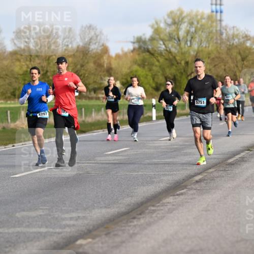 12.04.2026 - 45. Internationalen Wilhelmsburger Insellauf Dr. Thomas Lammeyer http://msf.ph/oto/9433807 12.04.2026 09:19:16 Laufen 2854, 4297, 387, 2986, 3849, 3509, 3408, 5751, 3416 meine-sportfotos.de
