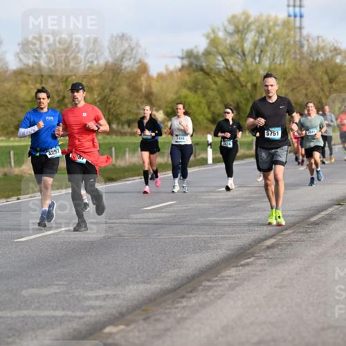 12.04.2026 - 45. Internationalen Wilhelmsburger Insellauf Dr. Thomas Lammeyer http://msf.ph/oto/9433808 12.04.2026 09:19:16 Laufen 2854, 3408, 4297, 3416, 5751 meine-sportfotos.de