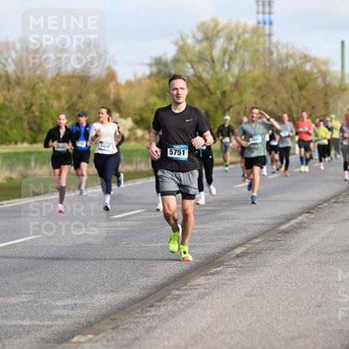 12.04.2026 - 45. Internationalen Wilhelmsburger Insellauf Dr. Thomas Lammeyer http://msf.ph/oto/9433814 12.04.2026 09:19:18 Laufen 387, 4, 3841, 50, 3408, 5751 meine-sportfotos.de