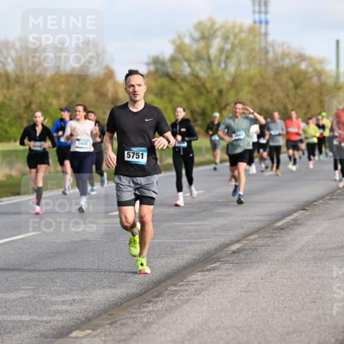 12.04.2026 - 45. Internationalen Wilhelmsburger Insellauf Dr. Thomas Lammeyer http://msf.ph/oto/9433817 12.04.2026 09:19:19 Laufen 3400, 5751 meine-sportfotos.de