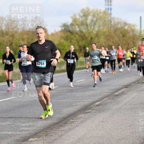 12.04.2026 - 45. Internationalen Wilhelmsburger Insellauf Dr. Thomas Lammeyer http://msf.ph/oto/9433820 12.04.2026 09:19:19 Laufen 3400, 5751 meine-sportfotos.de