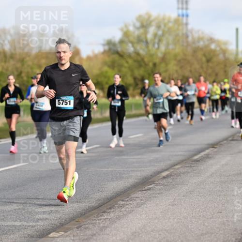 12.04.2026 - 45. Internationalen Wilhelmsburger Insellauf Dr. Thomas Lammeyer http://msf.ph/oto/9433821 12.04.2026 09:19:19 Laufen 3600, 5751 meine-sportfotos.de