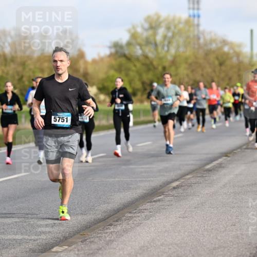 12.04.2026 - 45. Internationalen Wilhelmsburger Insellauf Dr. Thomas Lammeyer http://msf.ph/oto/9433822 12.04.2026 09:19:20 Laufen 5751 meine-sportfotos.de